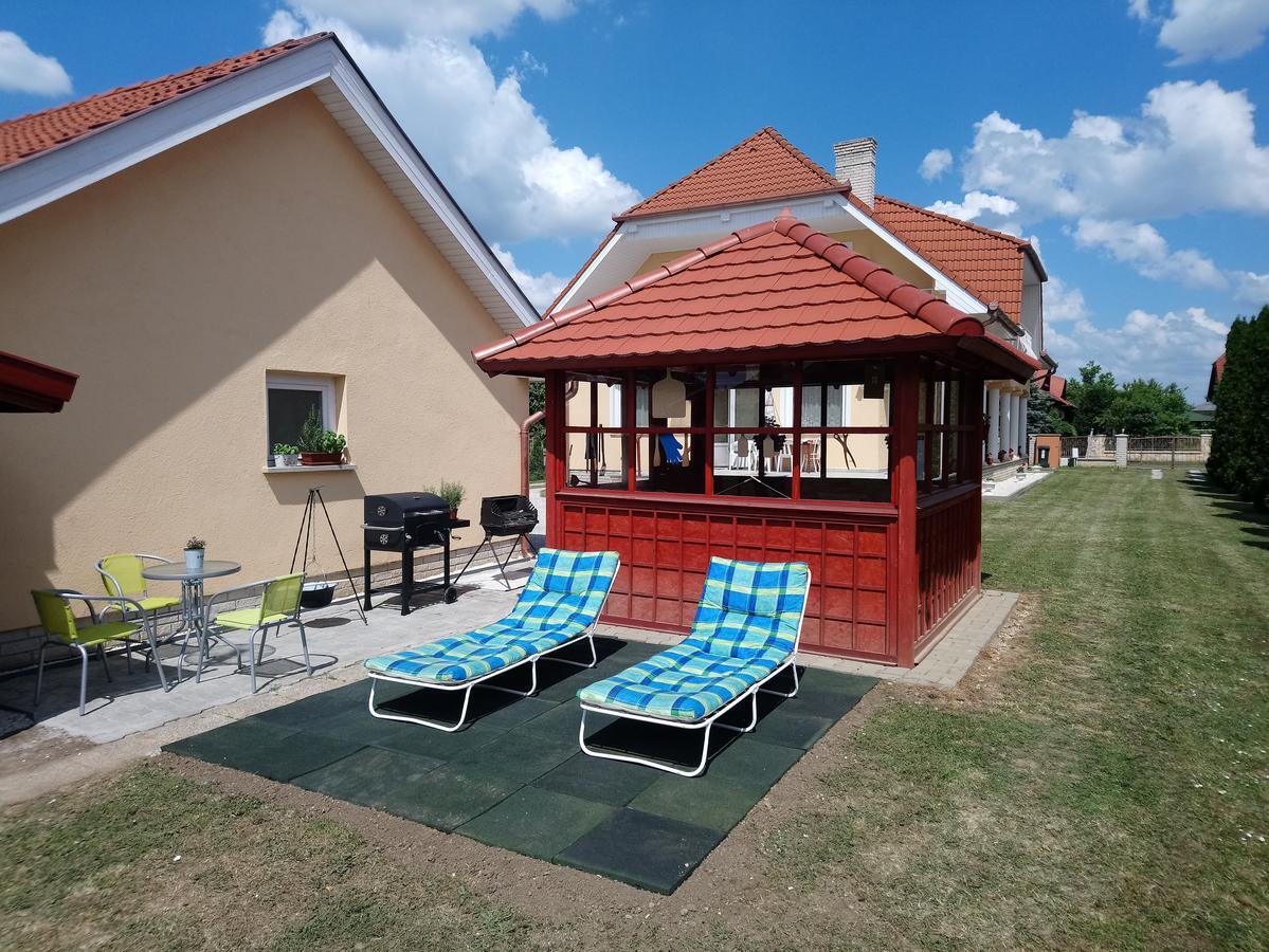 Erika Vendeghaz Hotel บุค ภายนอก รูปภาพ